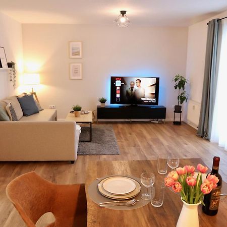 Geraeumiges 2R City-Apartment Uninaehe Mit Tv Streaming, Terrasse マクデブルク エクステリア 写真