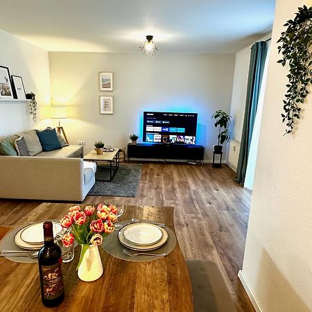 Geraeumiges 2R City-Apartment Uninaehe Mit Tv Streaming, Terrasse マクデブルク エクステリア 写真
